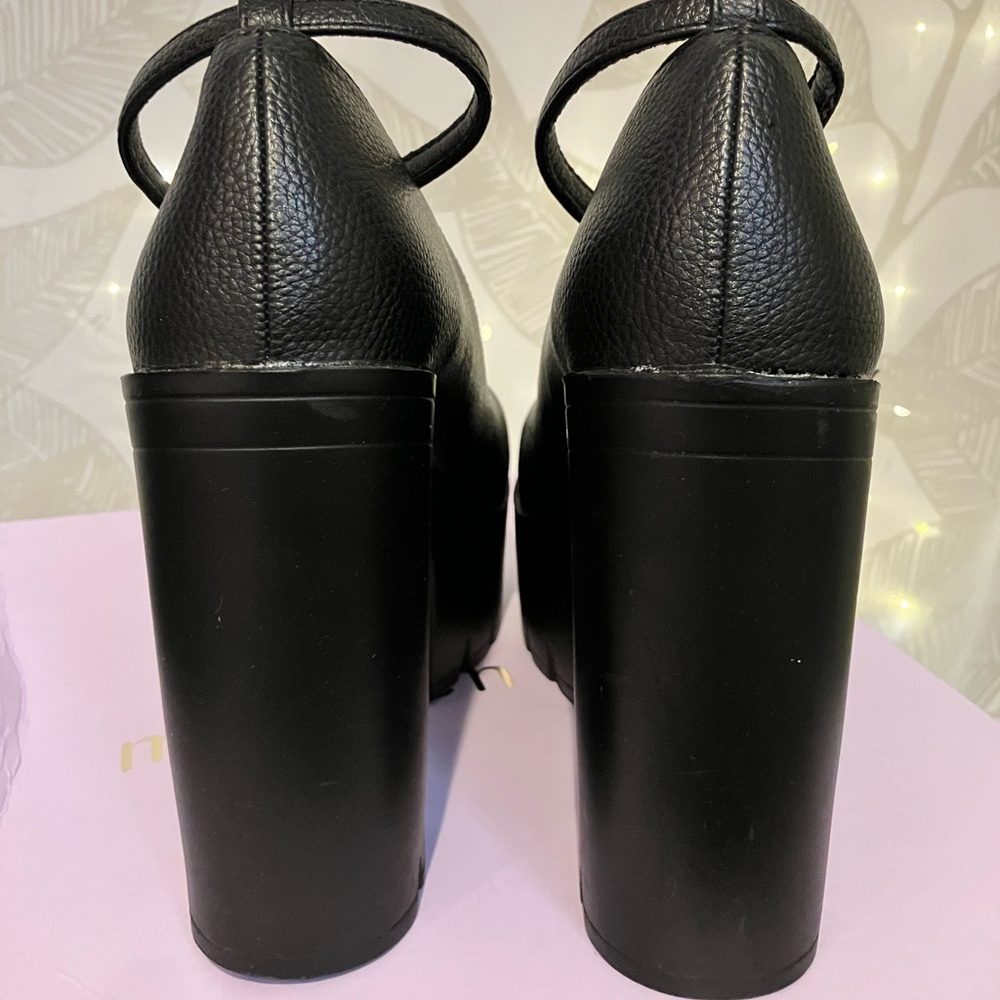 Minimalist Ankle Strap Platform Court Pumps - Picture 7 of 13